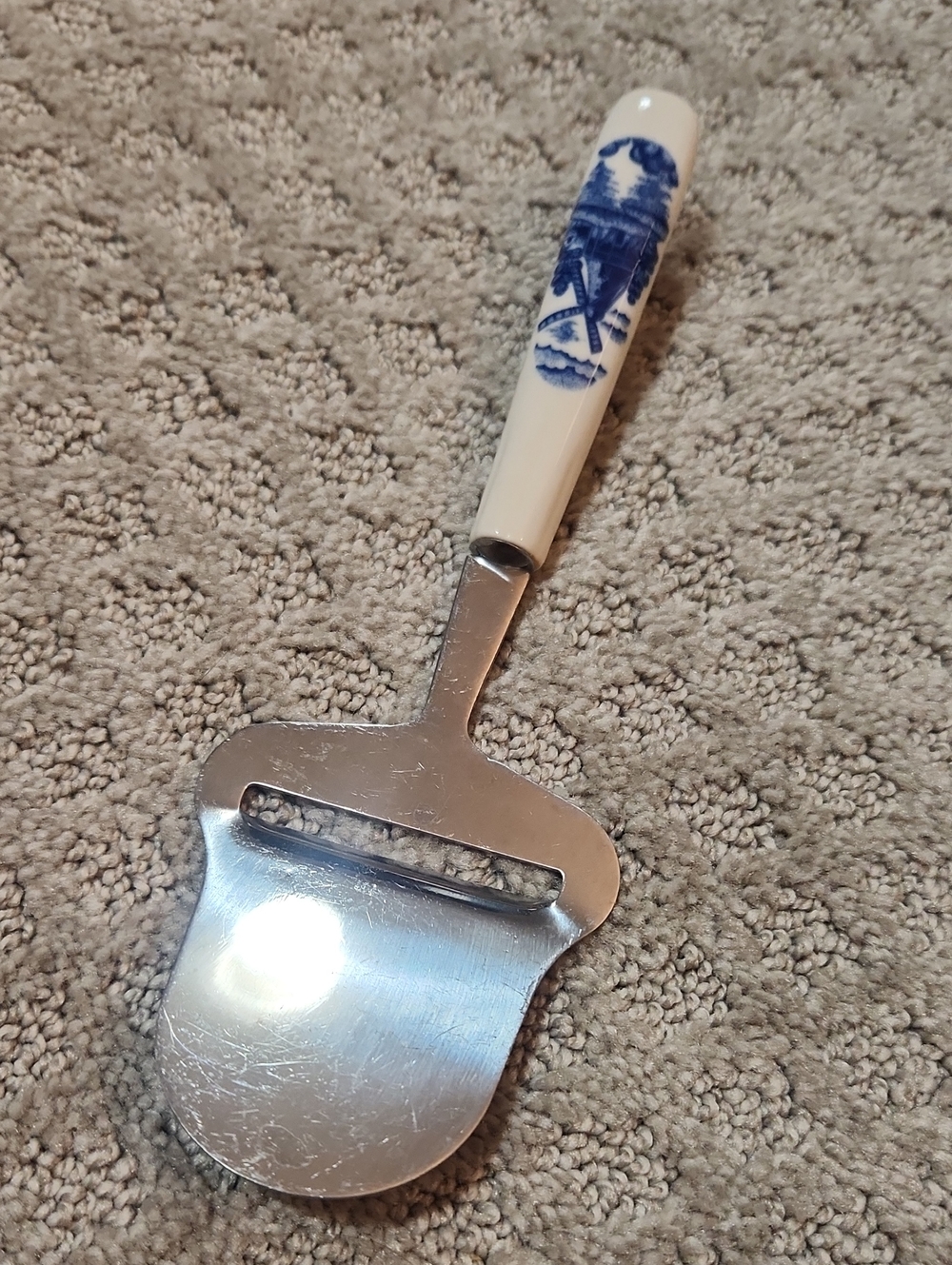 Elesva Blue & White Delft Holland Porcelain Handle Stainless Steel Cheese Slicer